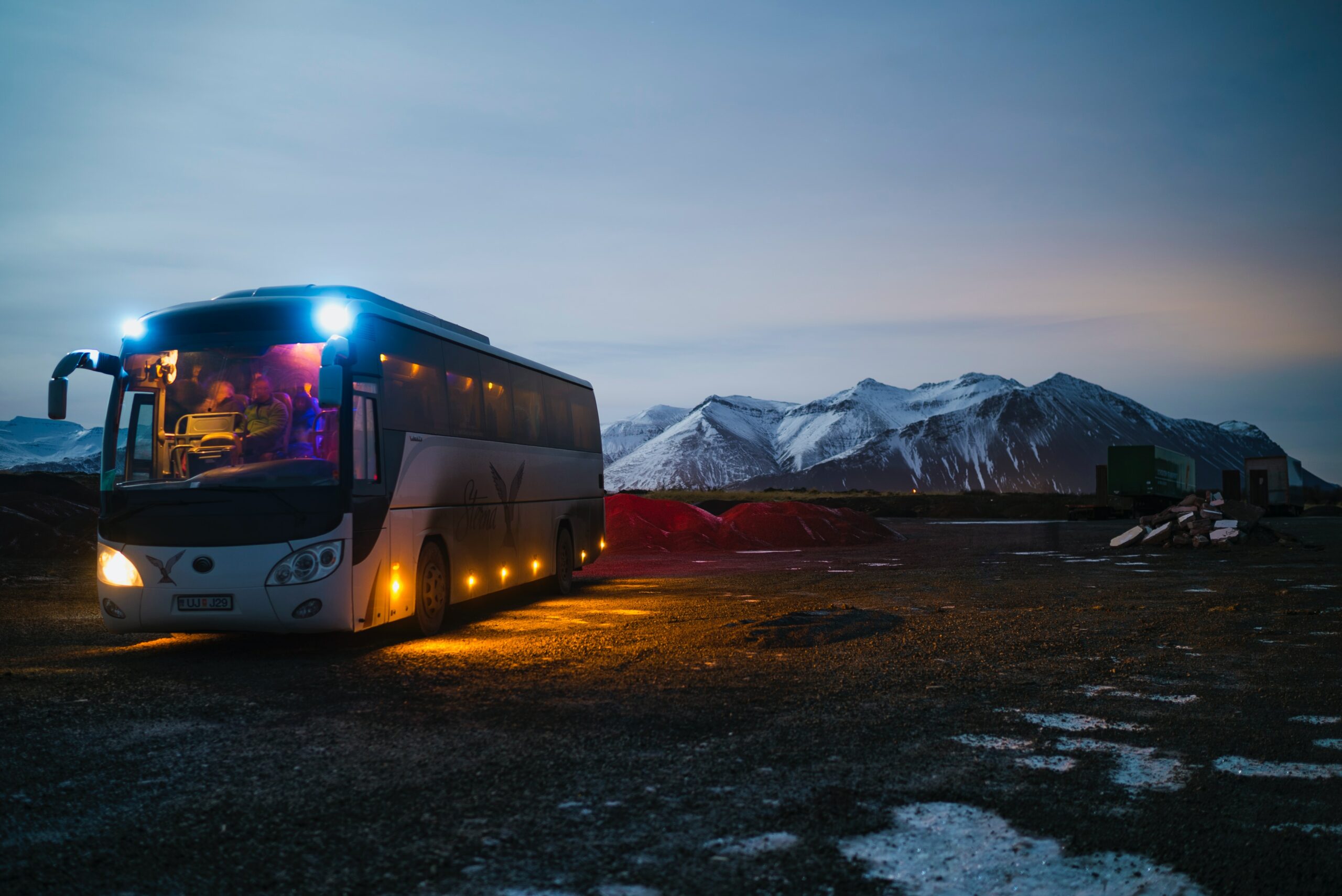 Venderloo korraldab bussireise, bussivedu ja regulaarvedu töötajatele ning õpilastele.